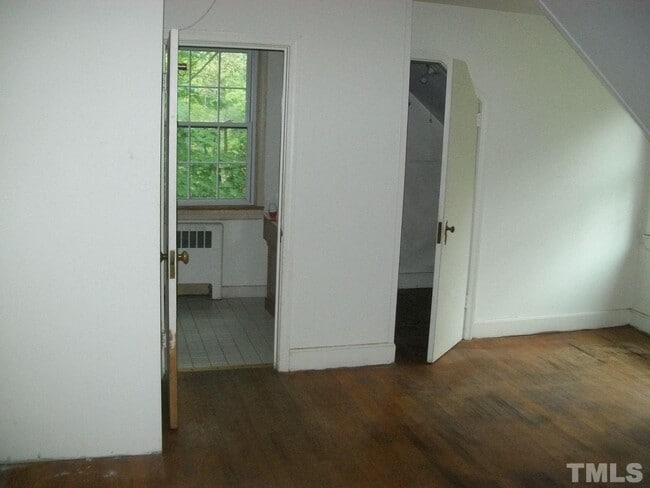 Building Photo - 107 Howell Ln