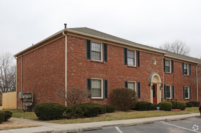 Building Photo - Hampton Court Condominiums