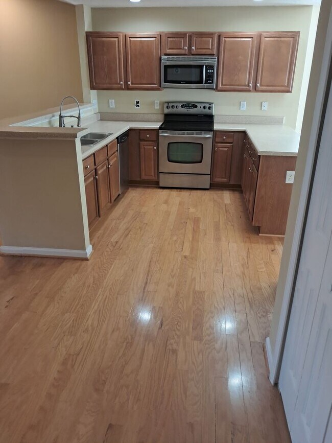 Foto del edificio - Townhouse / Whitsett