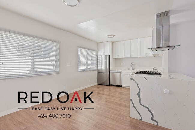 Foto del edificio - ~1 Month Free~ Incredible Ground Floor Thr...