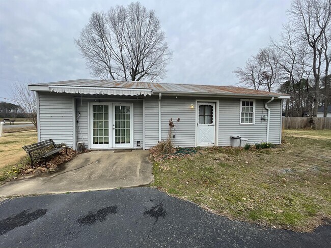 Building Photo - 598 Wakefield Dr