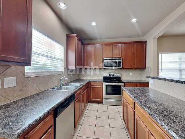 Foto del edificio - 9811 Rainbow Crk