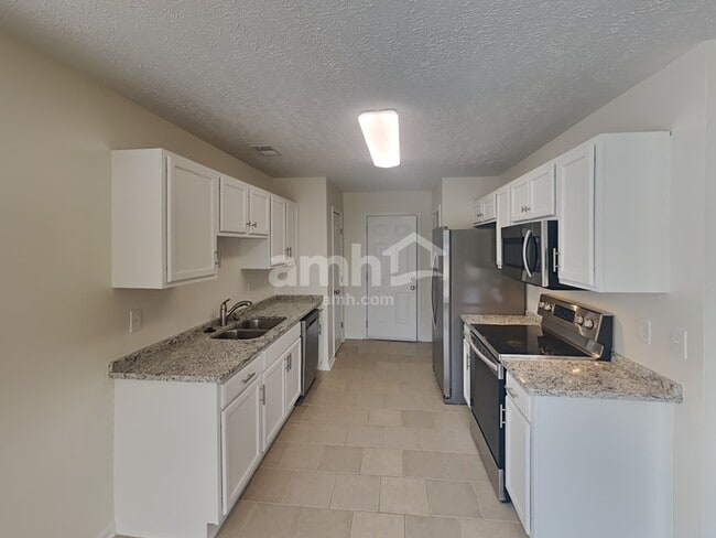 Foto del edificio - 651 Crescent Rd