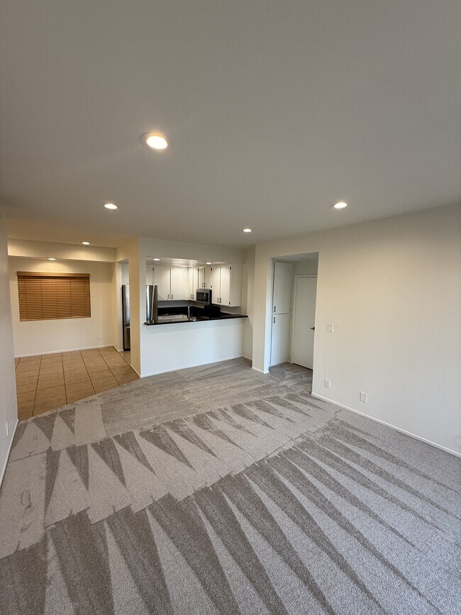 Foto del edificio - 221 S Oak Knoll Ave