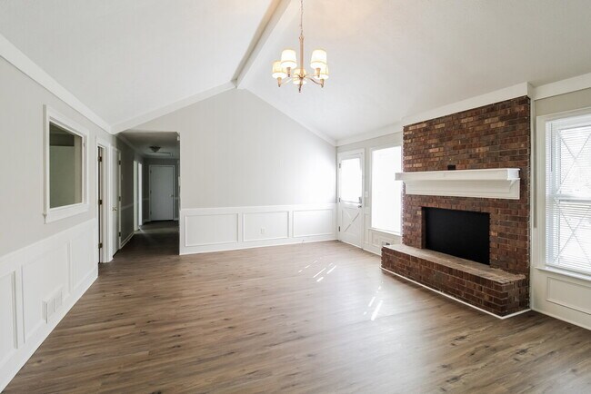 Building Photo - 2342 Westridge Dr