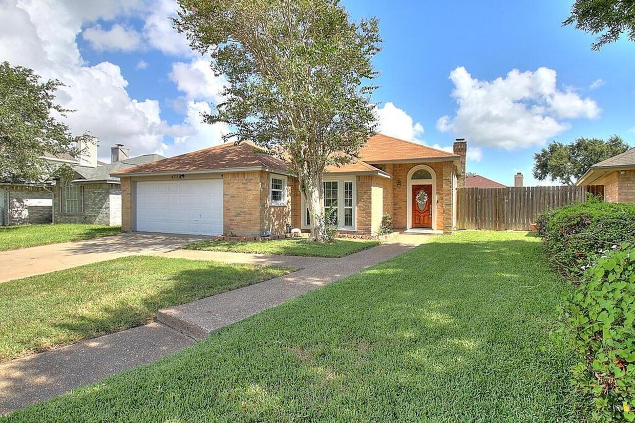 Primary Photo - 6226 Brockhampton St