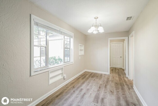 Foto del edificio - 1524 W RIVER SHORE WAY, TAMPA, FL 33603