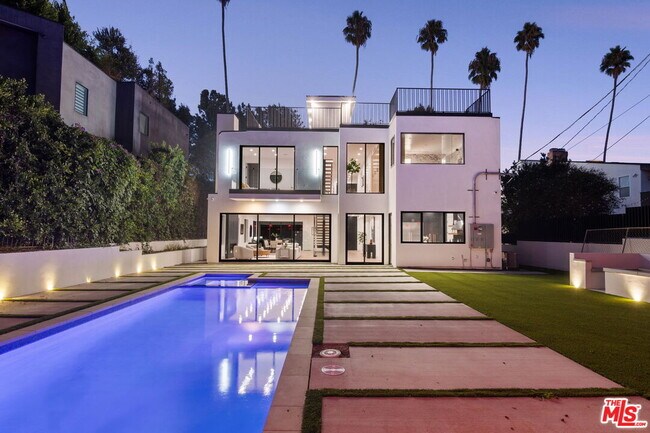 Foto del edificio - 12700 Montana Ave