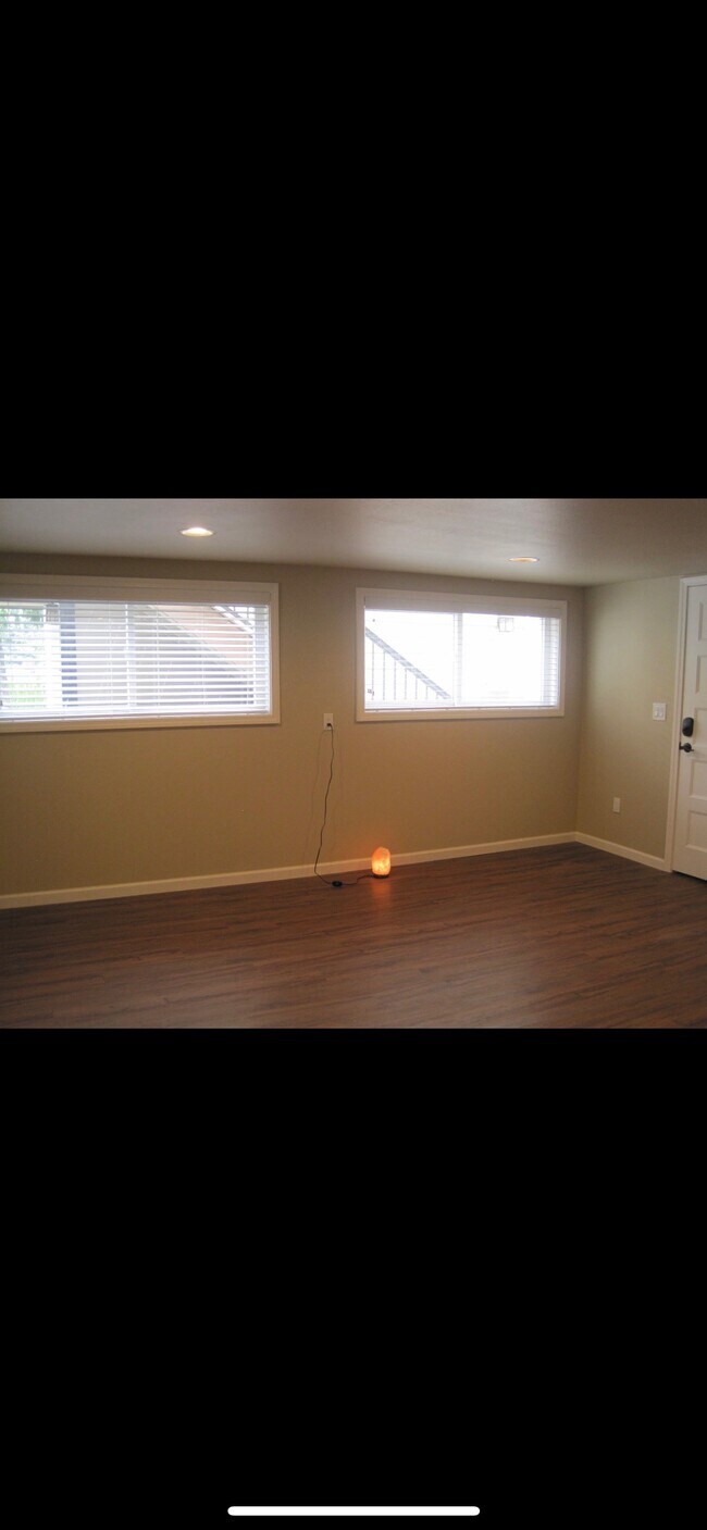 20010 Marine View Dr SW Unit Garden Apartment, Normandy Park, WA 98166