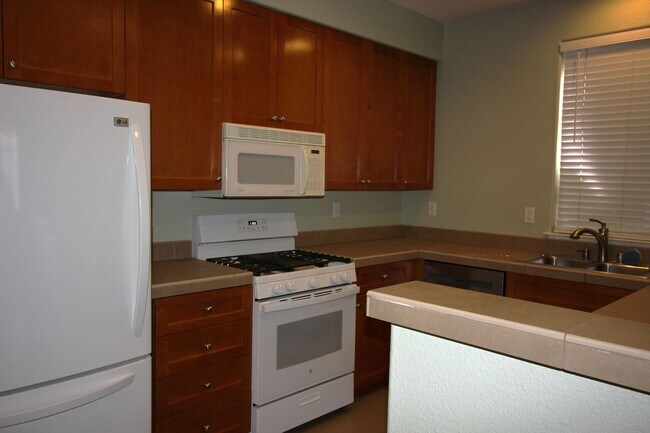 Foto del edificio - 3 Bedroom Townhome for Rent