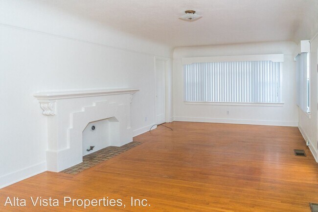 Foto del edificio - 301-305 Brookes Ave