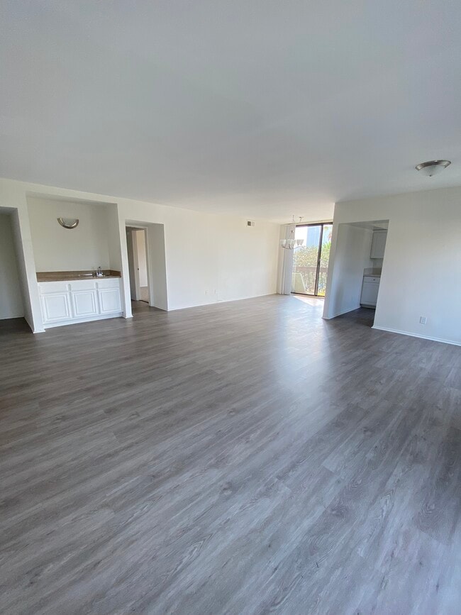 Building Photo - 1293 S Beverly Glen Blvd