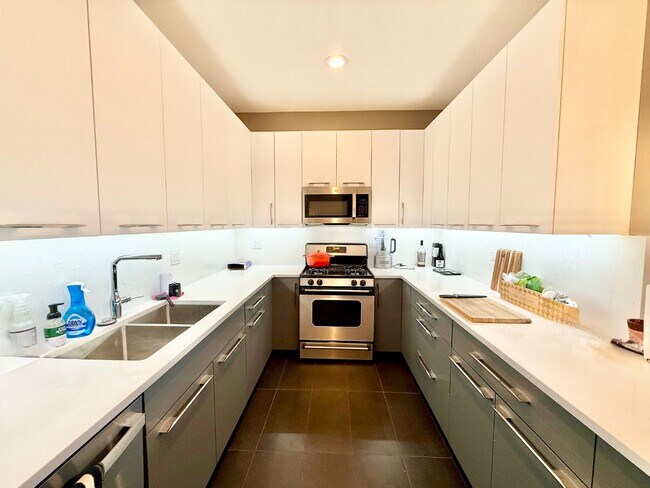 Photo - Stunning 2 Bed 2 Bath Plus Lofted Den in the Wicker Park area