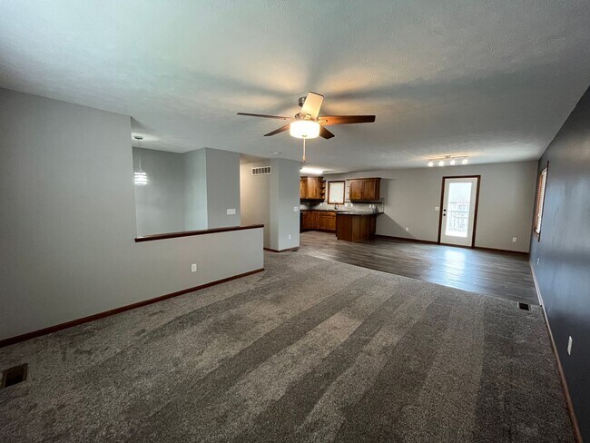 Foto del edificio - 7825 Yankee Woods Dr