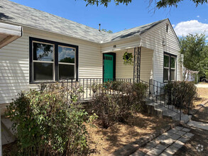 Building Photo - 310 College Dr