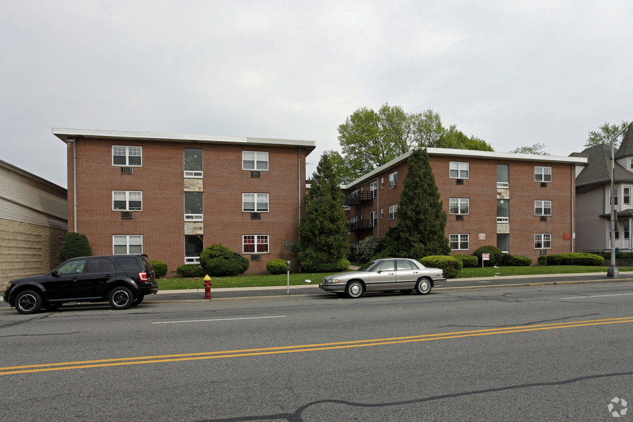 Primary Photo - DeWitt Apartments