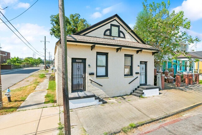 Foto del edificio - 2400 Dumaine St