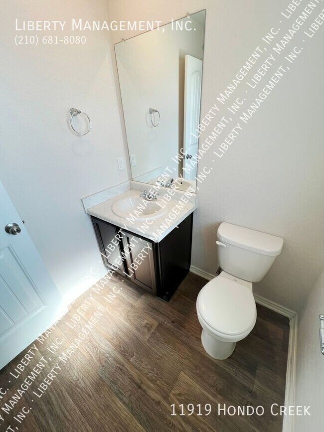 Foto del edificio - 11919 Hondo Crk