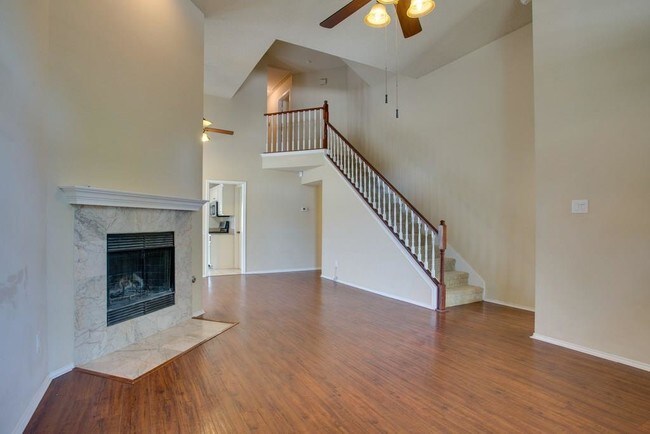 Building Photo - 573 Lake Forest Dr