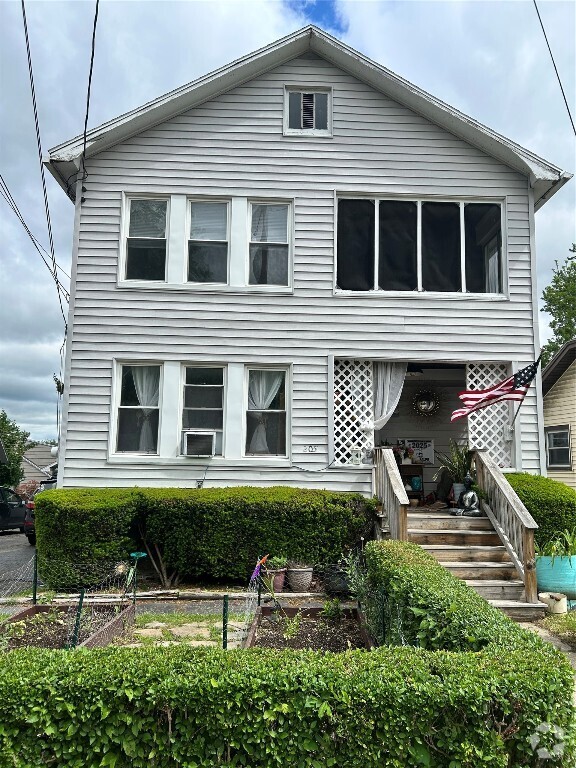 Building Photo - 205 Riverside Dr