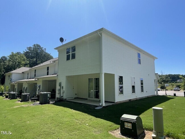 Foto del edificio - 2010 Wiggins Village Dr