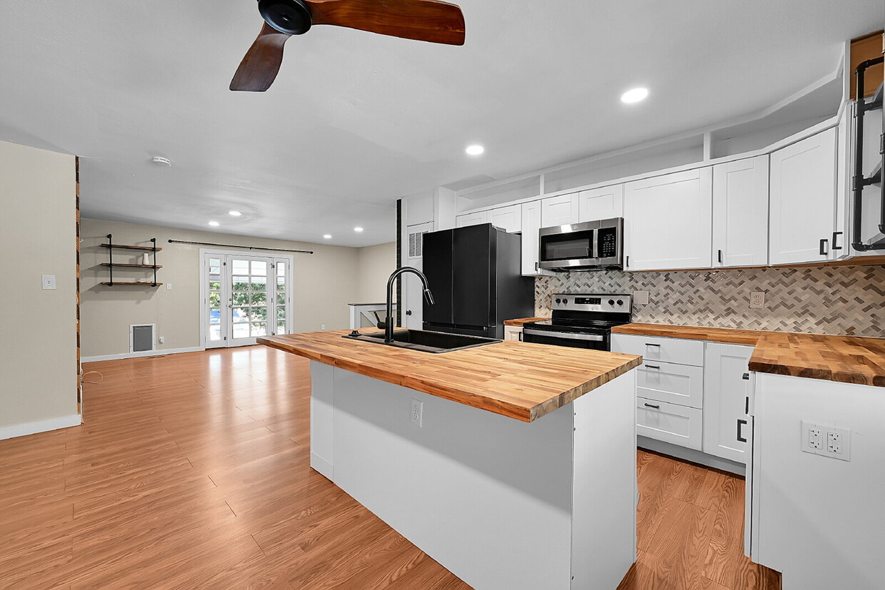 $1,995.00 - 3 Bedrooms, 2 Bathrooms, Single Family Home in Colorado Springs with Fenced Yard! - $2,395.00 - 3 Bedrooms, 2 Bathrooms, Singl...