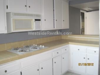 Large kitchen with gas stove - 5920 S Pacific Coast Hwy