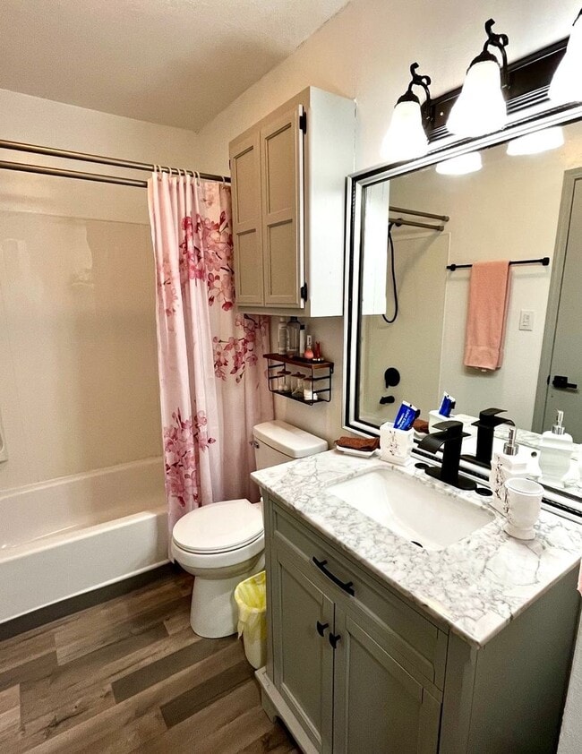 Building Photo - Stunning Newly Remodeled 3 Bedroom, 2 Bath Home!  More Pictures Coming!