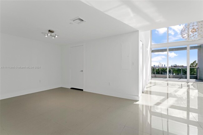 Building Photo - 900 Biscayne Blvd