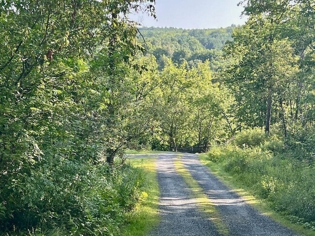 Foto del edificio - 5451 River Rd