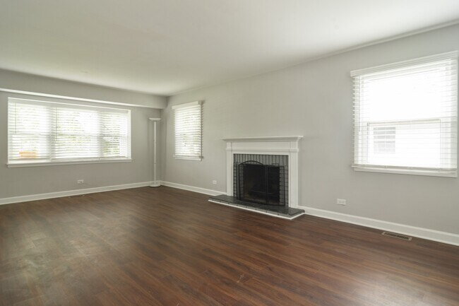 Building Photo - 601 Silver Rock Ln