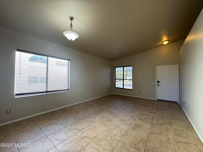 Foto del edificio - 9005 N Silver Moon Way