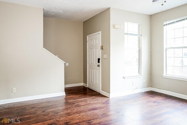 Building Photo - 6697 Sunset Hills Blvd