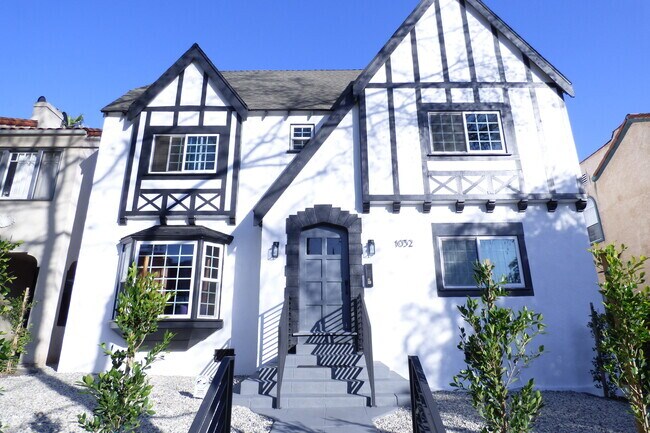 Foto principal - 1032 S Orange Dr
