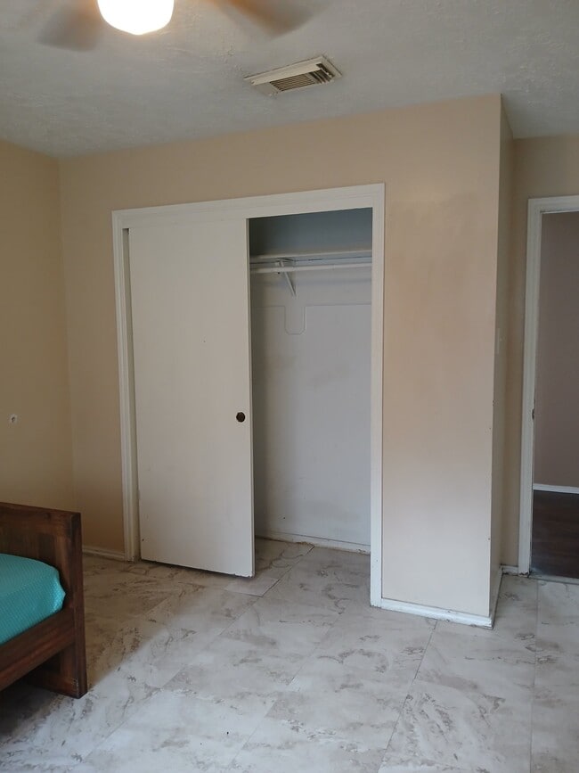 Foto del edificio - 2322 Shady Pine Dr