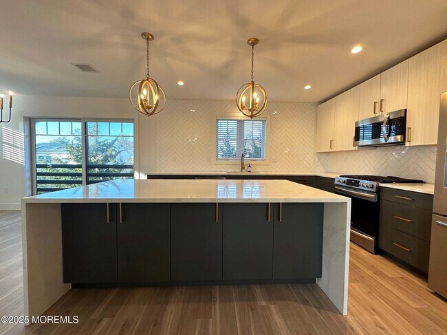 Foto del edificio - 2139 Bridge Ave