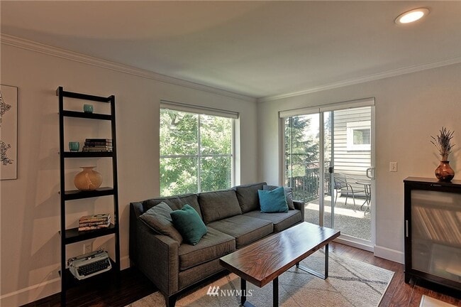 Building Photo - Fremont – Updated 2 Bedroom / 1 Bath Condo...
