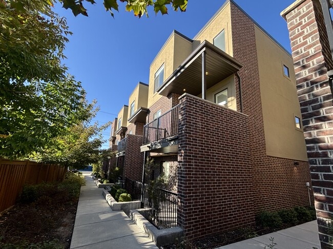 Building Photo - 3883 Komenda Ct