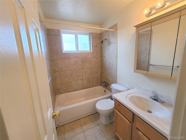 Photo - 4677 Hoyt St Apartment