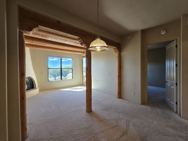 Building Photo - 1405 Vegas Verdes Dr