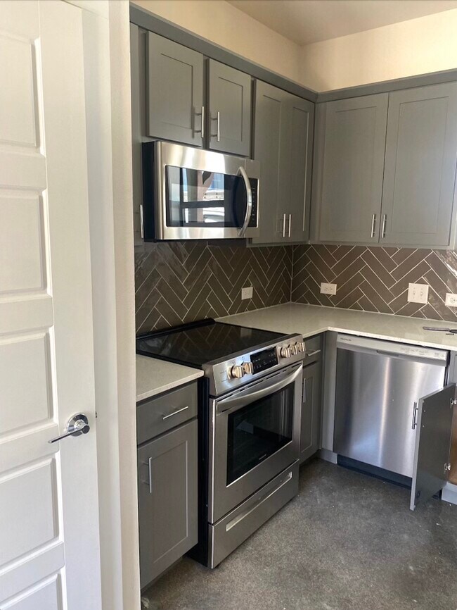 Kitchen - 211 Utah St