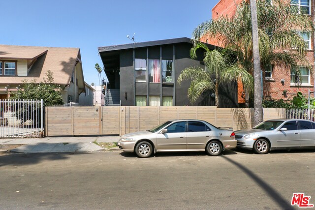 Primary Photo - 905 Fedora St
