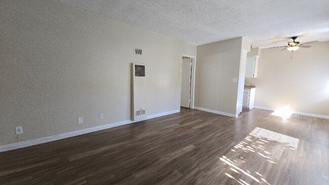 Foto del edificio - 260 N Oak Ave