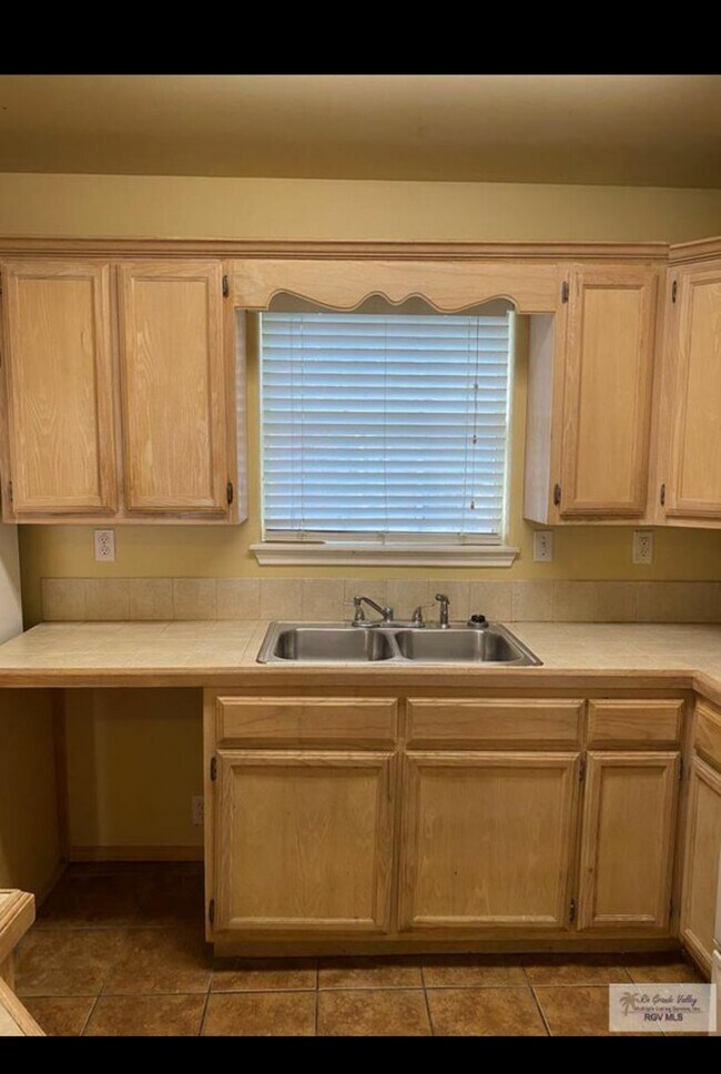 Building Photo - 742 Sonesta Dr