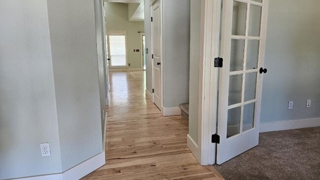 Building Photo - Stunning Home In Start with Community Pool!