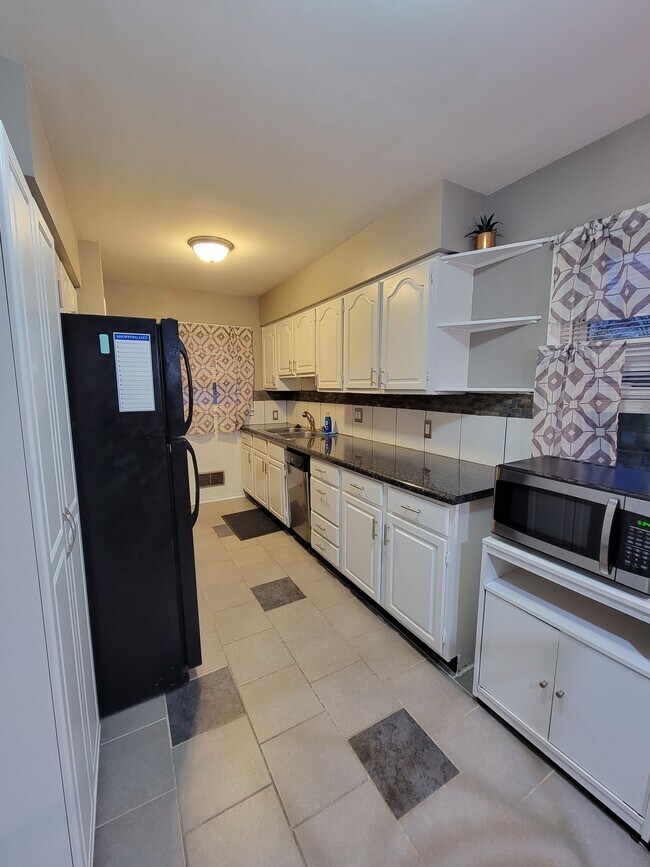 Foto del edificio - 7528 Oakdale Ave