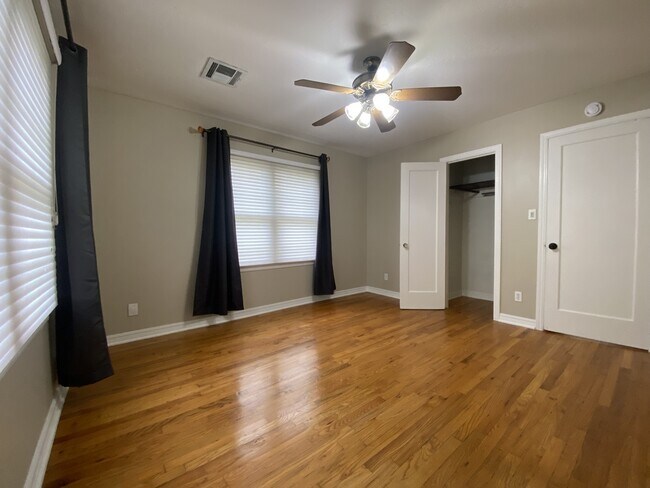 Foto del edificio - 1110 Grover Ln