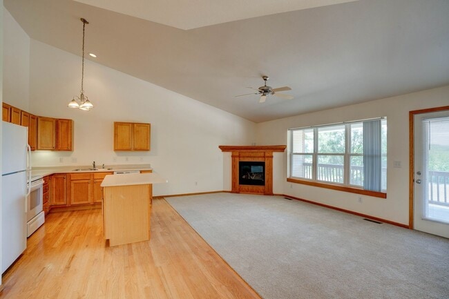Building Photo - Woodridge Estates Townhomes