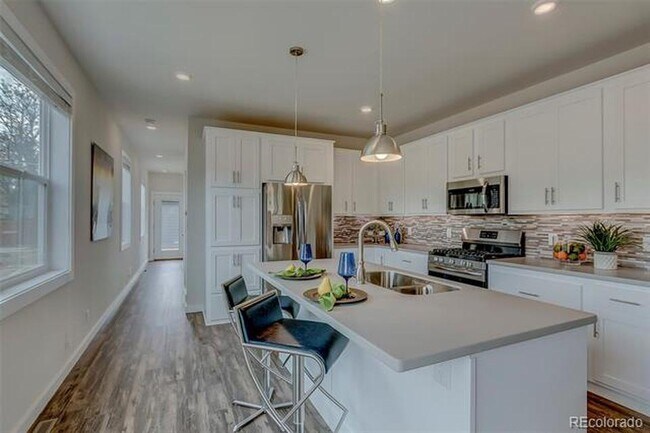 Building Photo - 1775 Alton St