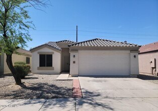 Building Photo - 3133 W Huntington Dr